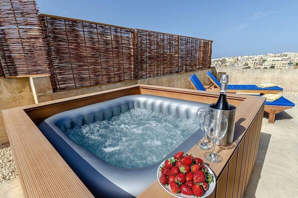Foto 12 von 15: Gozo Ph w/private Rooftop Hot Tub, Terrace + Views