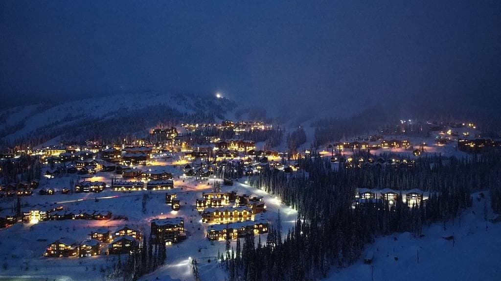 Cozy Big White Ski-In 1-bedroom condo. Sleeps 4-6+. Renovated! Pet-Friendly 1