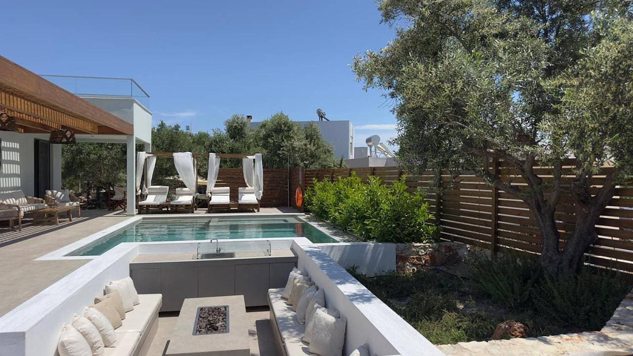 Foto 2 von 139: Villa with Private Pool