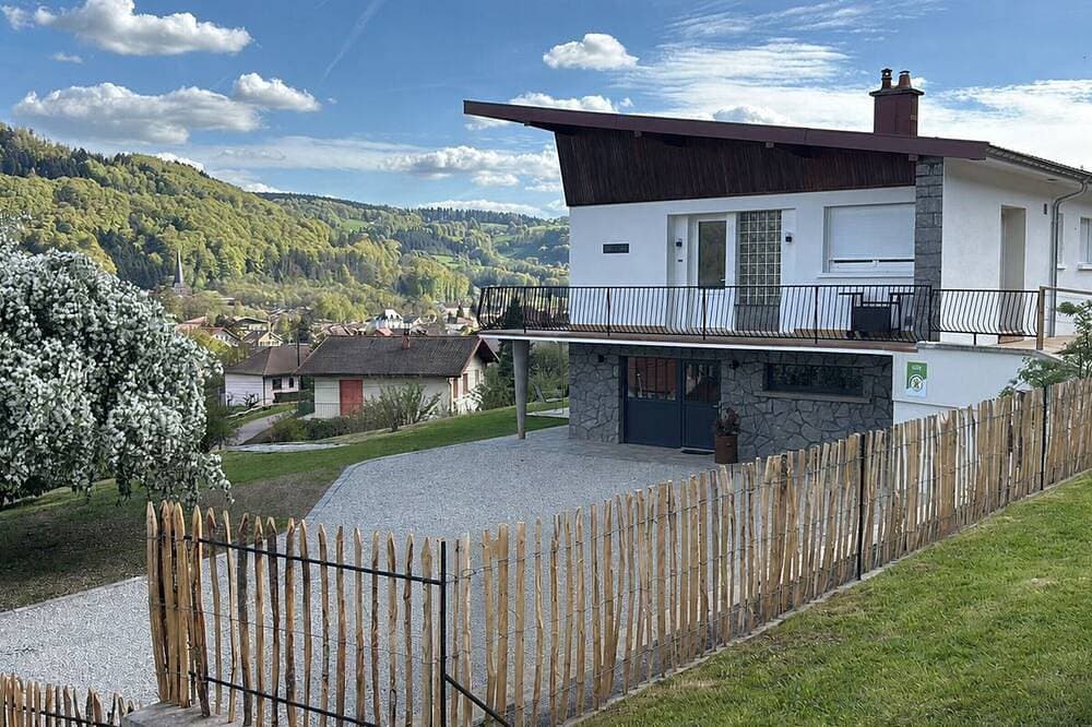 Mid-Century Aufenthalt in Val-d'Ajol mit Parkplatz und Haustiere Willkommen 1