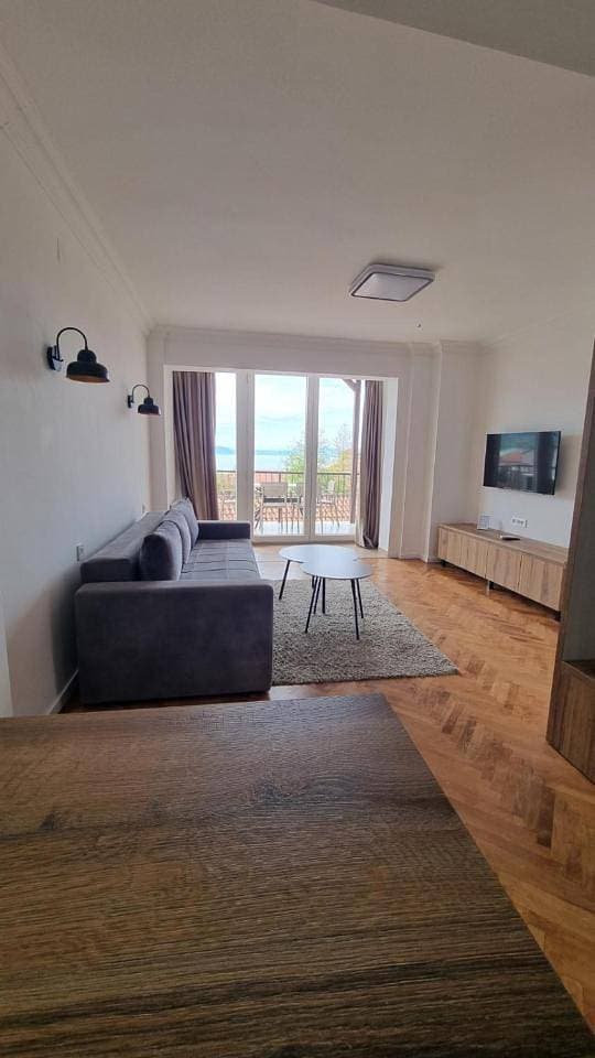 Foto 12 von 29: One-Bedroom Apartment with Lake View