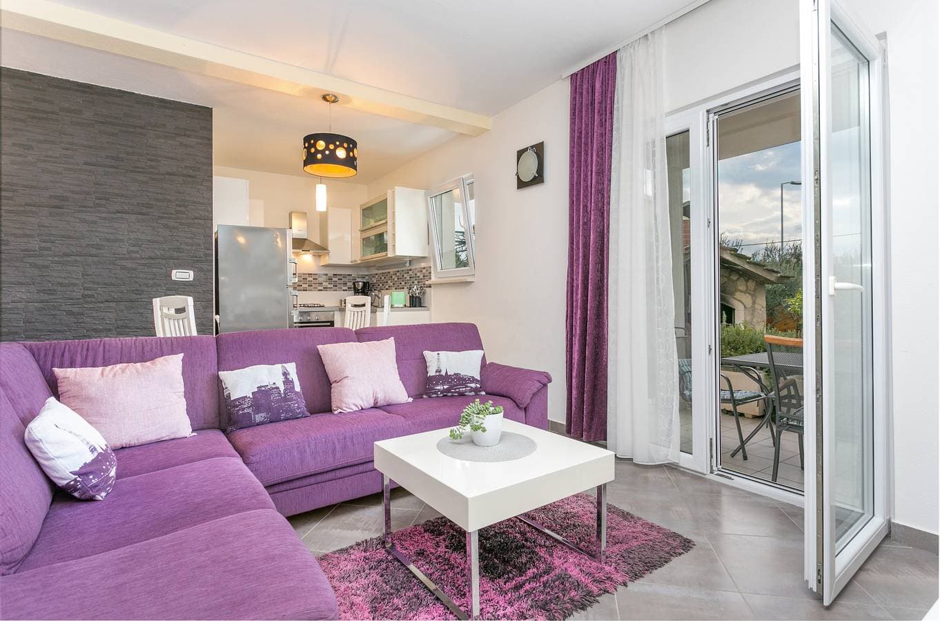 Two bedroom apartment near beach Podstrana, Split A-22369-a 1