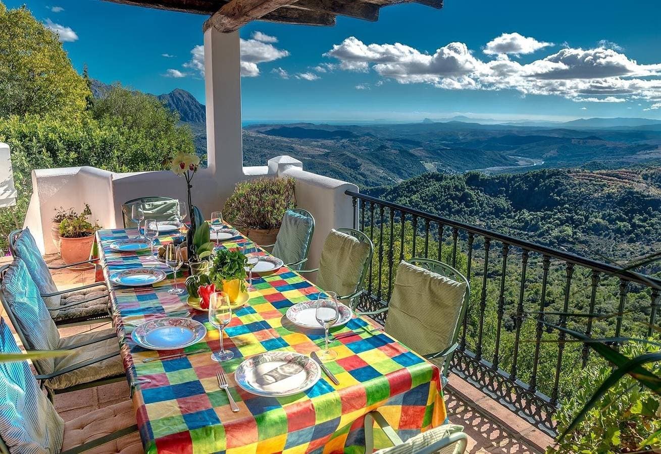 Foto 12 von 27: Traumhafte private Villa am Rande von Gaucin mit Infinity-Pool, Bergblick und exotischem Garten