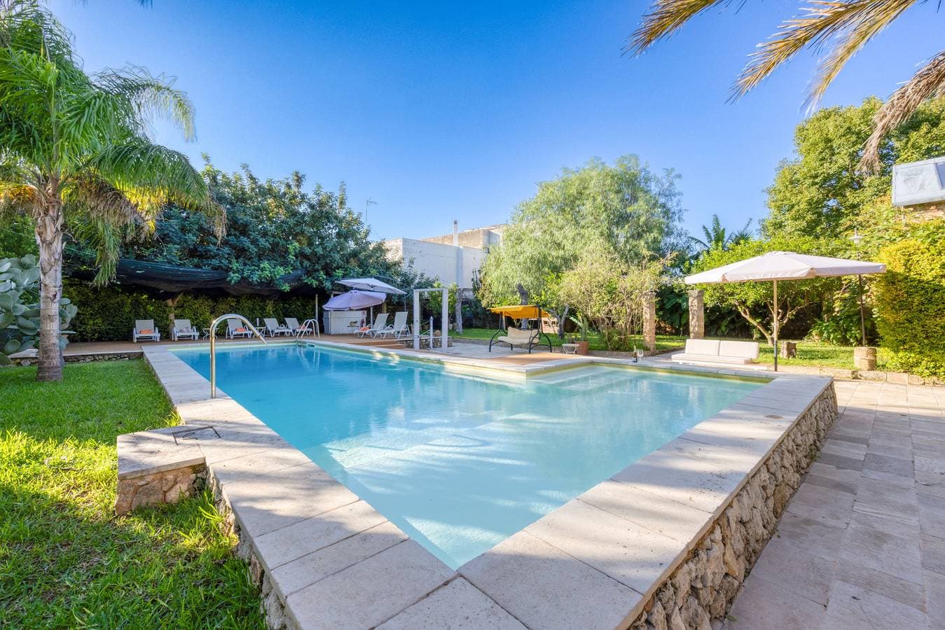 Foto 4 von 40: Ferienhaus mit Pool und mediterranem Park (B)
