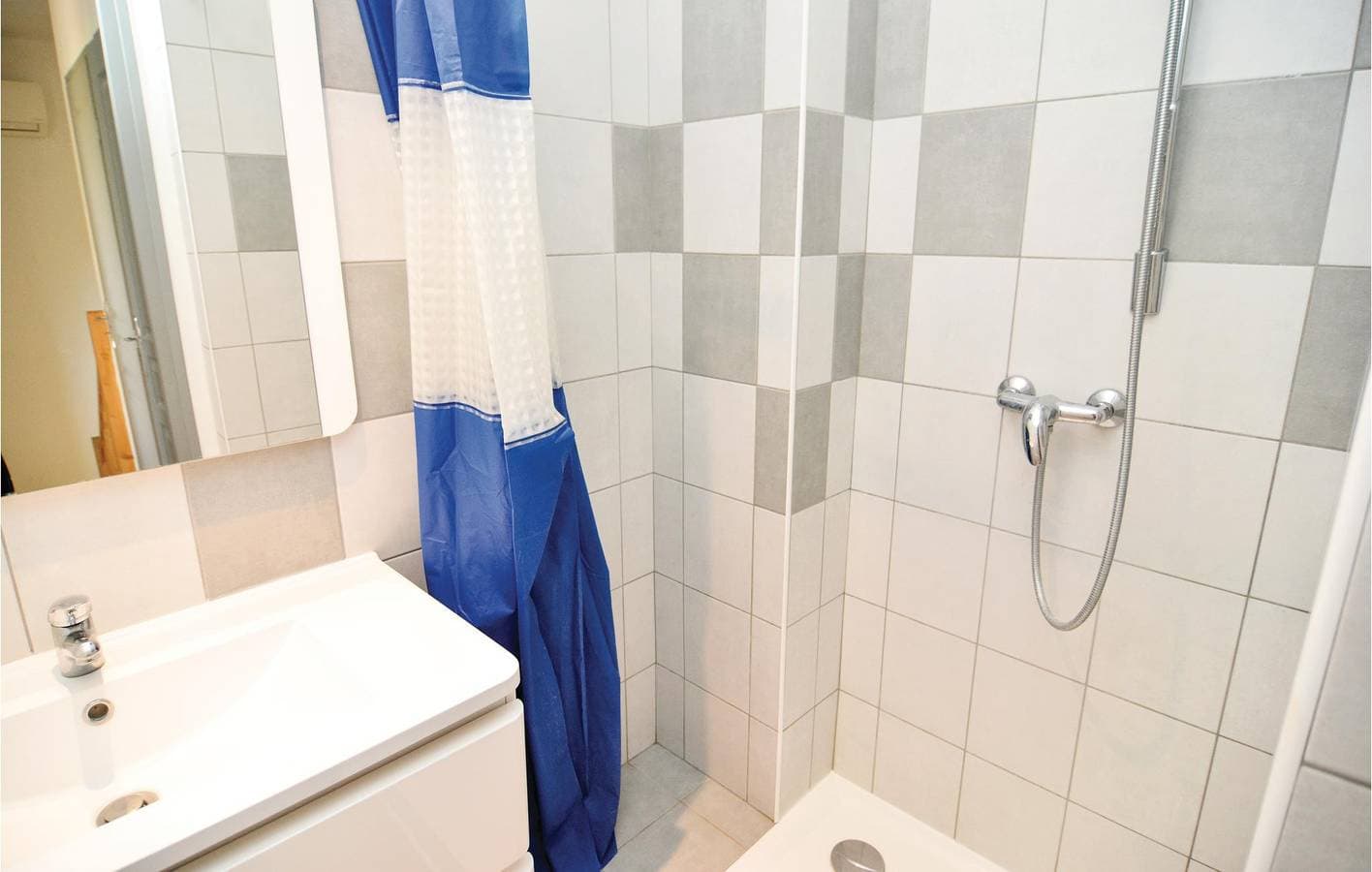 Foto 10 von 41: Gemütliche Wohnung am Pool in der Nähe der Rhone