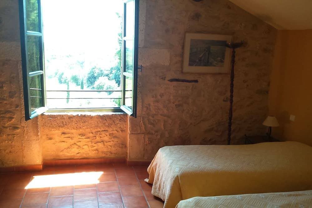 Foto 3 von 25: Provence, privat pool, Ardèche, Avignon, Uzès, spricht Deutsch, dog welcome