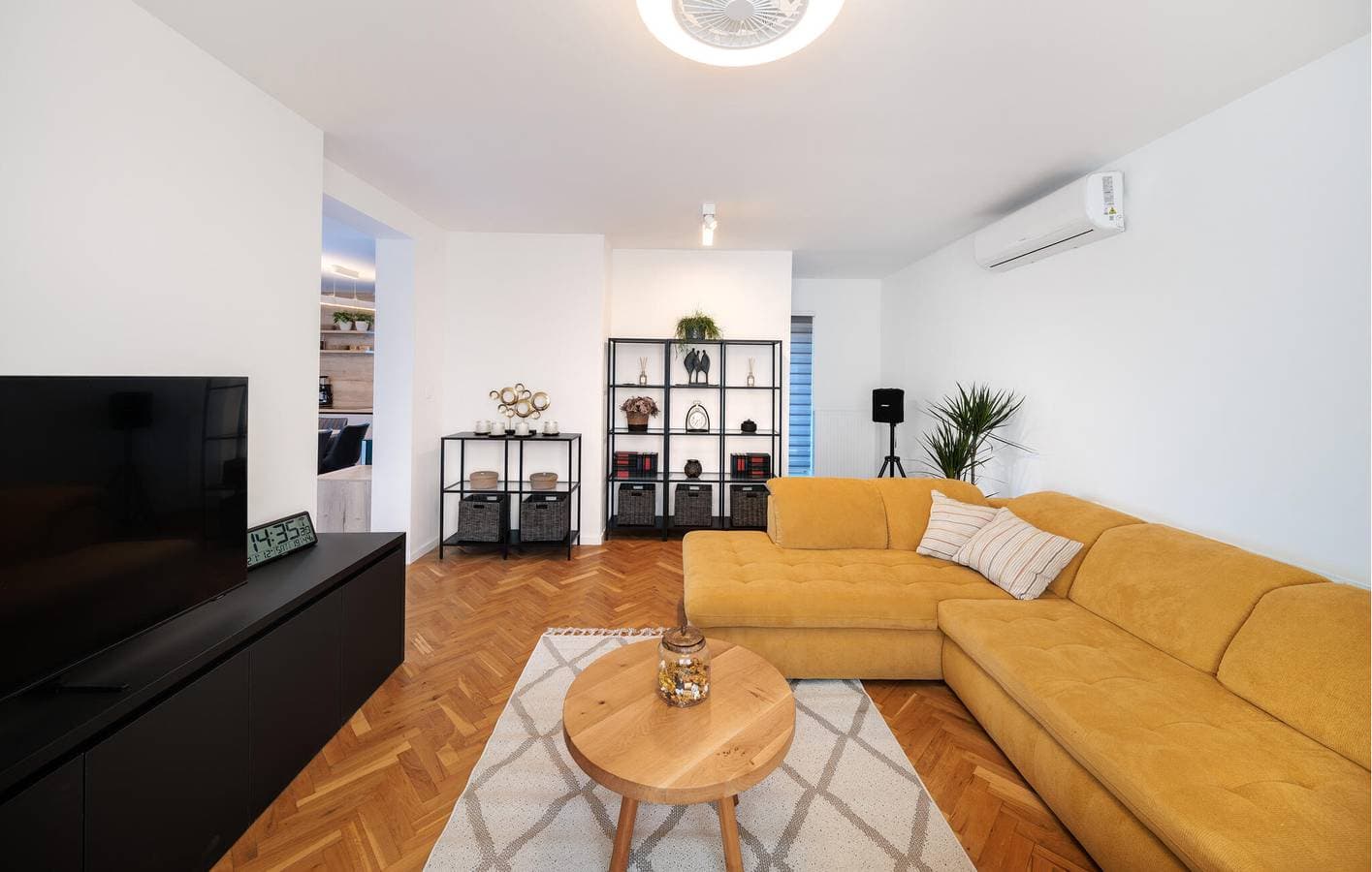 Foto 9 von 17: Gemütliche 200 m² große Wohnung mit Pool und Terrasse in der Nähe des Flusses Dunavac