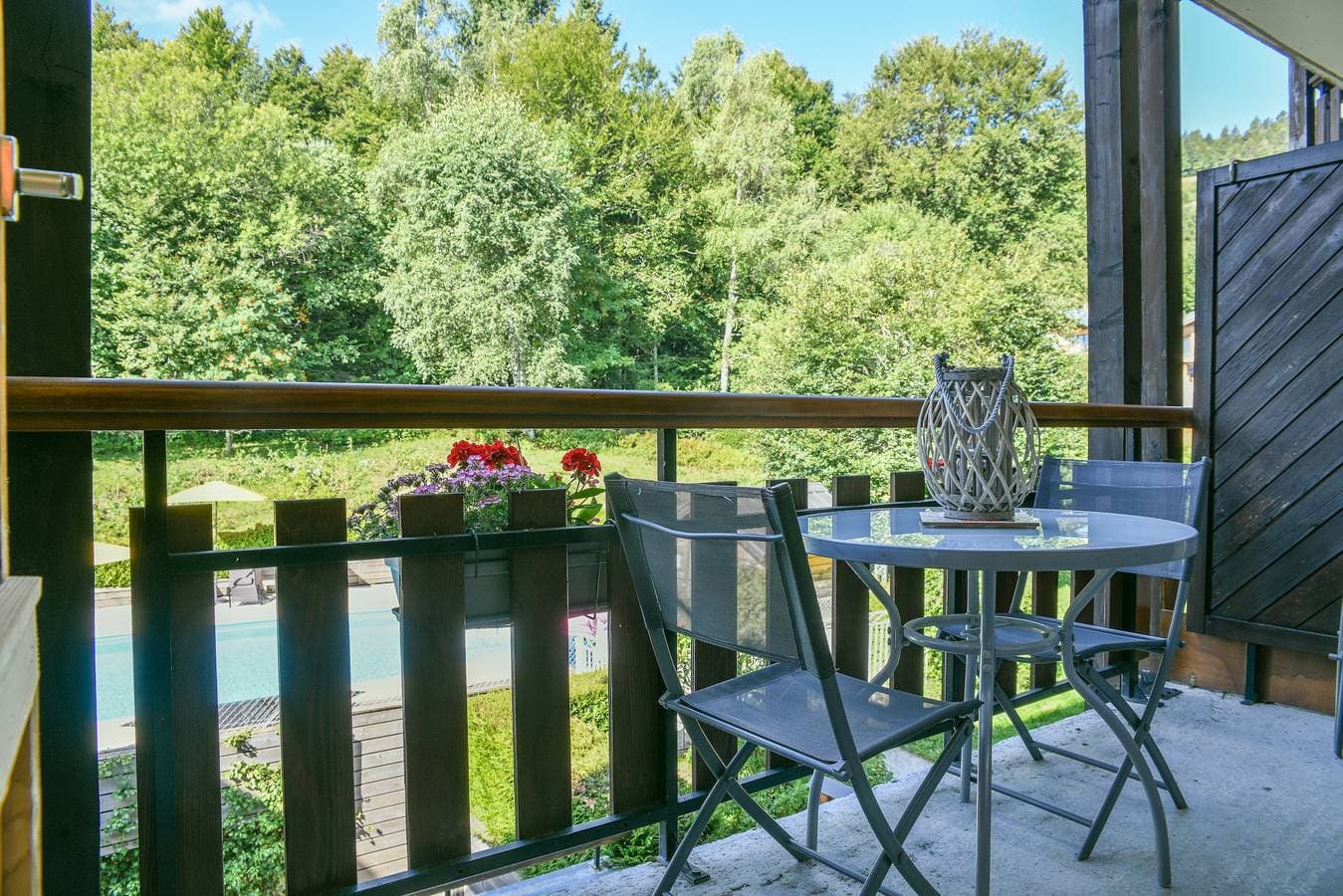 Foto 4 von 24: Ferienwohnung 'L'ourson' mit Bergblick, Gemeinschaftspool und Wi-Fi