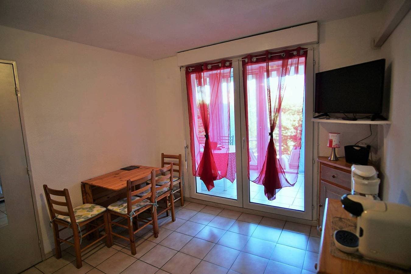 Foto 9 von 17: Residenz mit Swimmingpool und privatem Parkplatz!