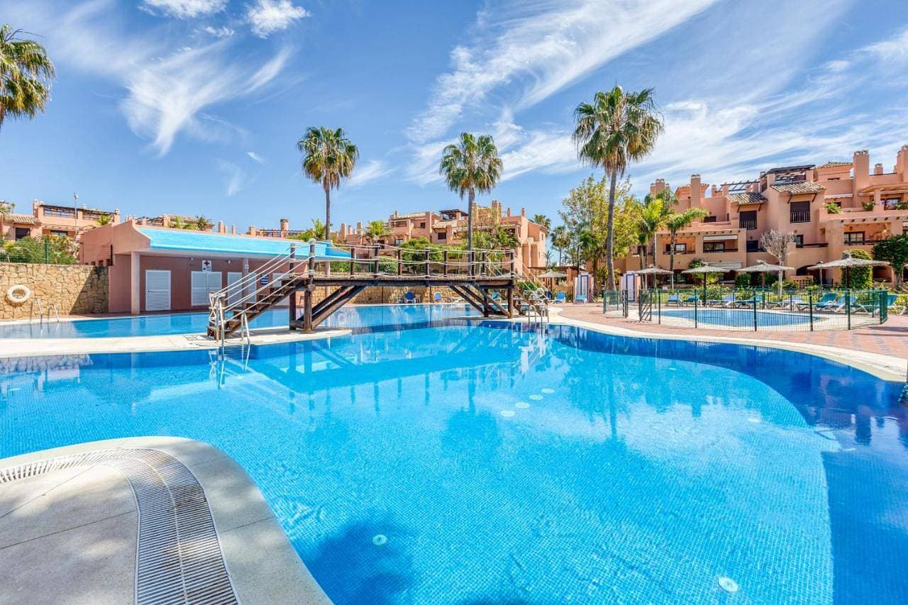 Deluxe relax apartment with pool 1