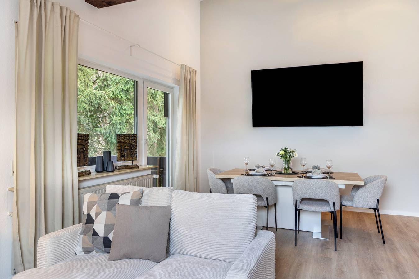 Foto 11 von 29: Ferienhaus 'Skywalk Loft Willingen inkl. Free' mit Bergblick, Balkon und WLAN