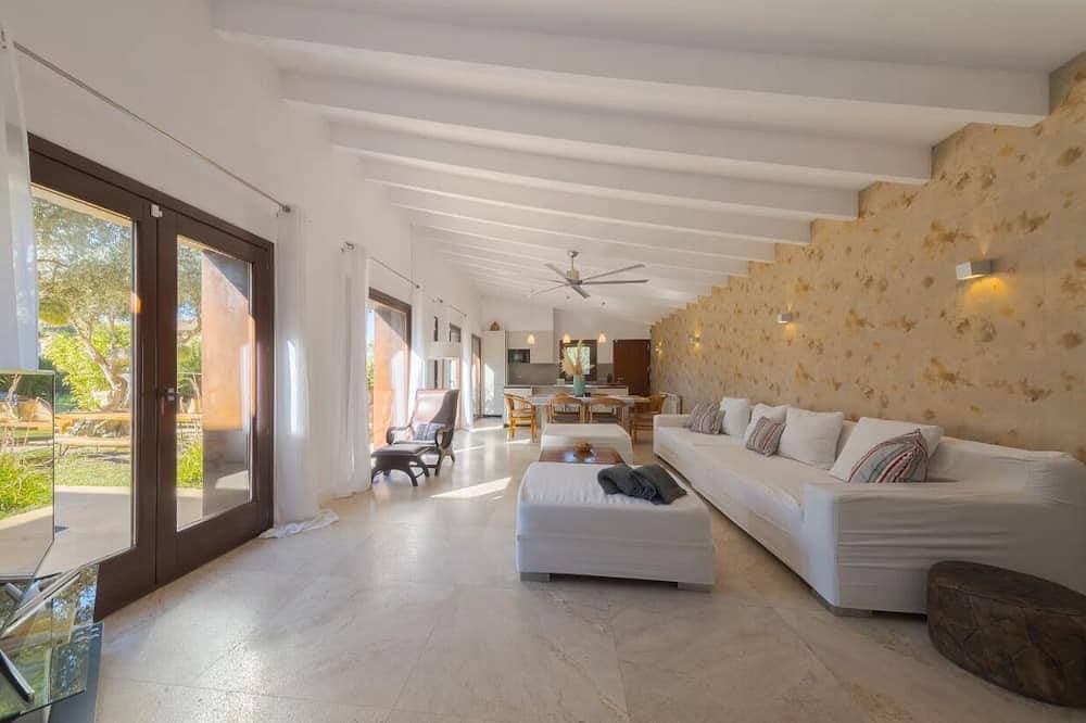 Foto 9 von 30: Atemberaubende moderne Design-Villa am Berg in einzigartiger Lage, Terrassen und Pool