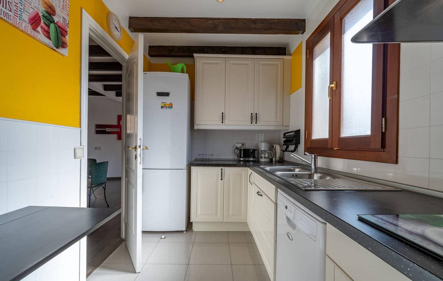 Foto 8 von 36: Gemütliches Wolkenstein-Apartment mit Klimaanlage, Küche und Internet