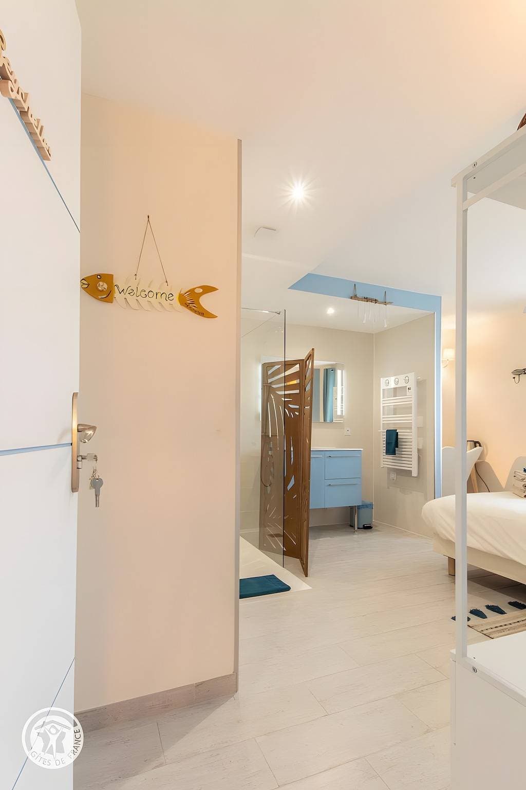 Foto 4 von 55: Gästezimmer „Chambre 2 - Seychelles“ mit gemeinsamer Terrasse, Garten & WLAN