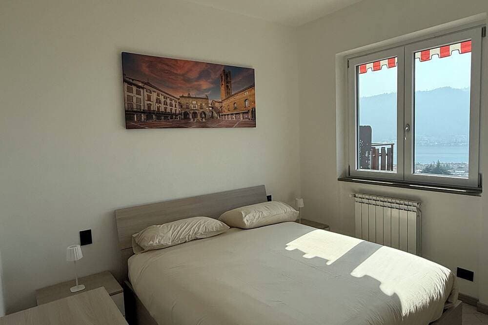 Foto 2 von 8: La Dimora del Lago d'Iseo - Apartment with stunning lake view terrace