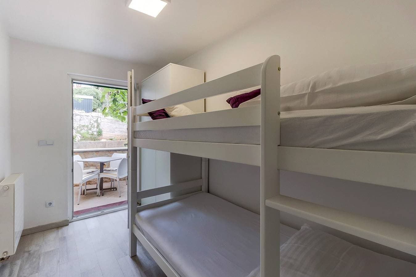 Foto 6 von 20: Das Apartment Kristian befindet sich in Mali Lošinj, nicht weit vom Sandstrand entfernt, der sich in der Čikat-Bucht , ideal fur 4-5 personen