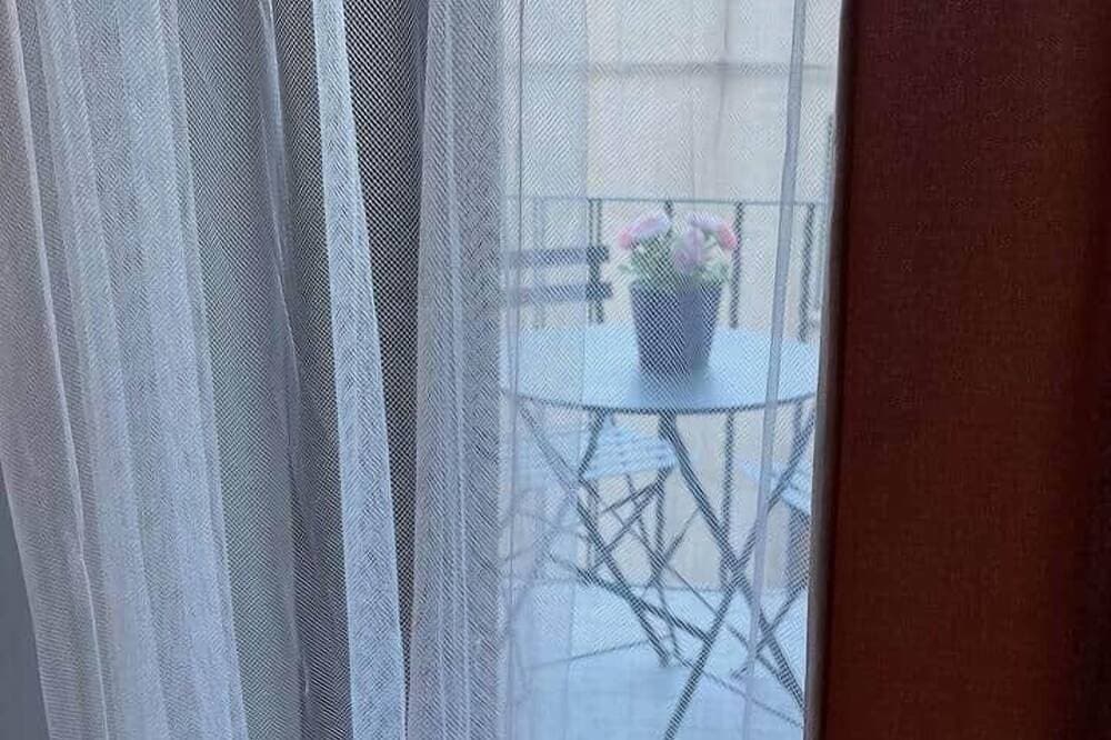Foto 9 von 13: A Pink Primrose in the hamlet