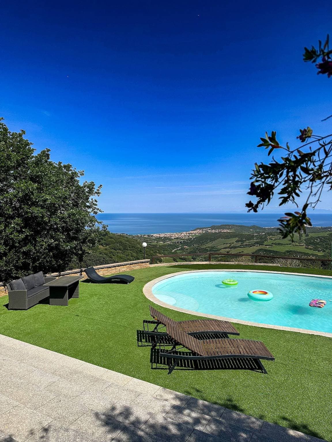 Foto 2 von 35: Villa „Roberta mit großem privatem Pool“ mit Meerblick, WLAN und Klimaanlage