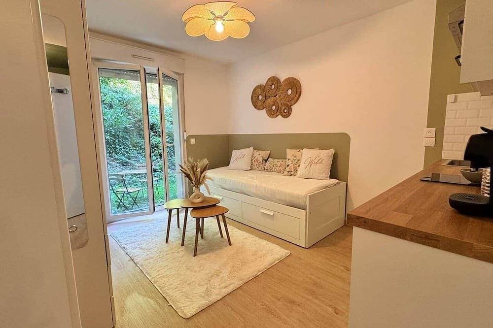 L'ombelle - Water-green studio with small outdoor area 1