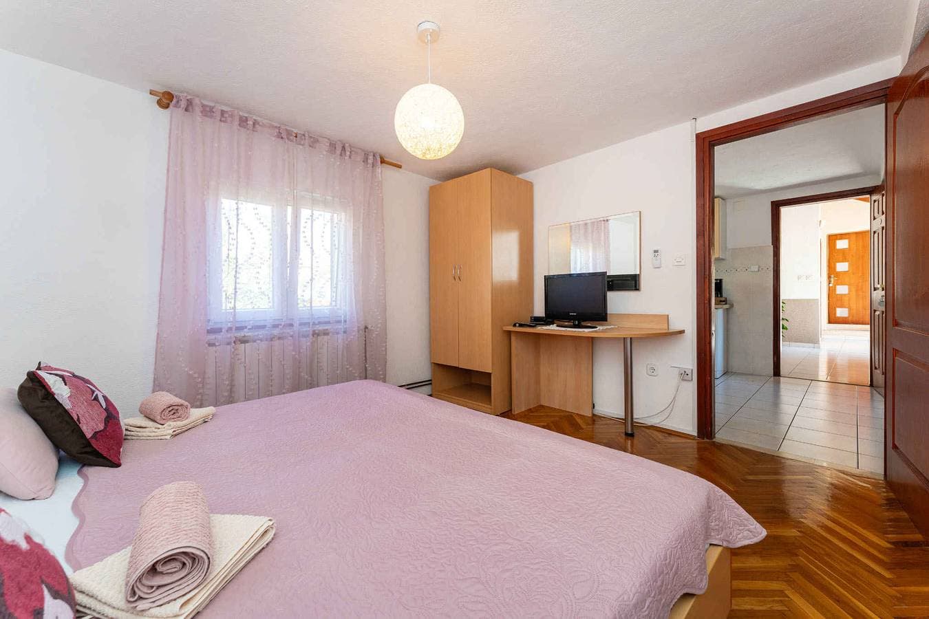 Foto 12 von 35: Ferienwohnung mit Terrasse und Klimaanlage
