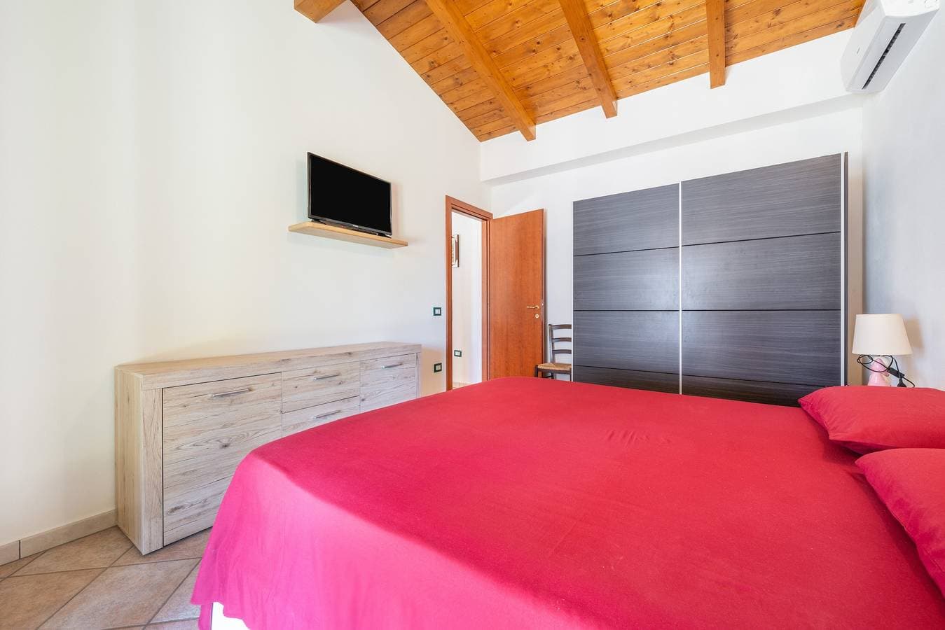 Foto 2 von 23: Ferienhaus 'Ghisu' mit privater Terrasse und Klimaanlage