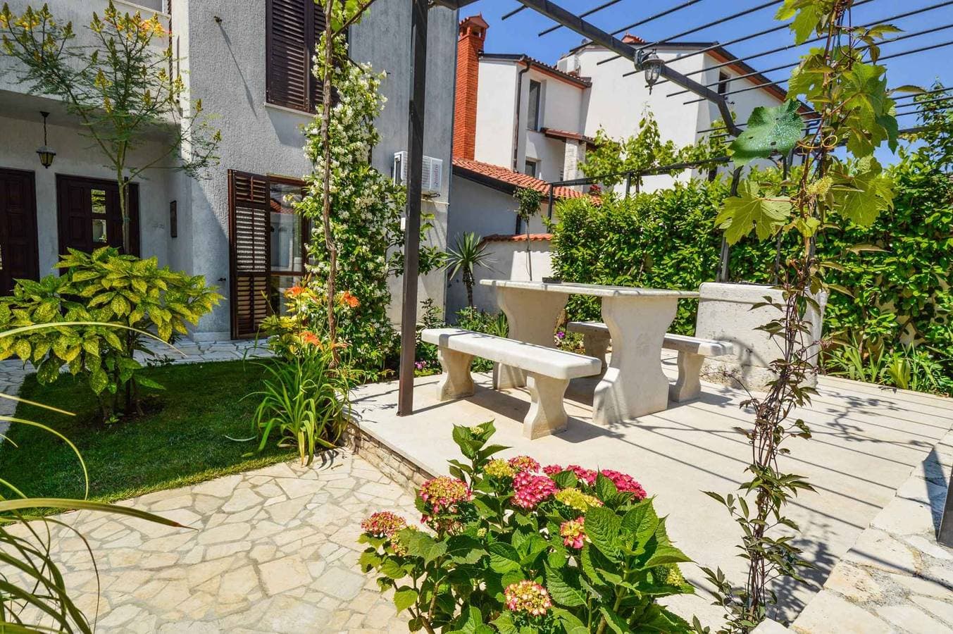 Foto 7 von 24: Ferienwohnung mit Klimaanlage und Balkon