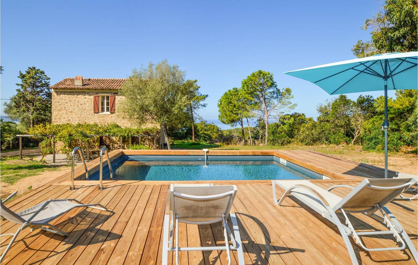 Meerblick-Apartment mit Pool, Terrasse & WiFi 1