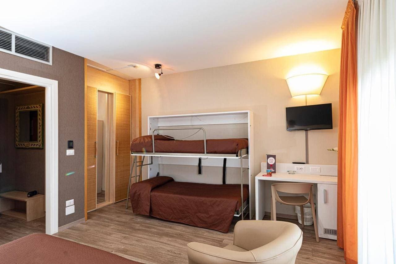 Foto 4 von 13: Standard Quadruple Room