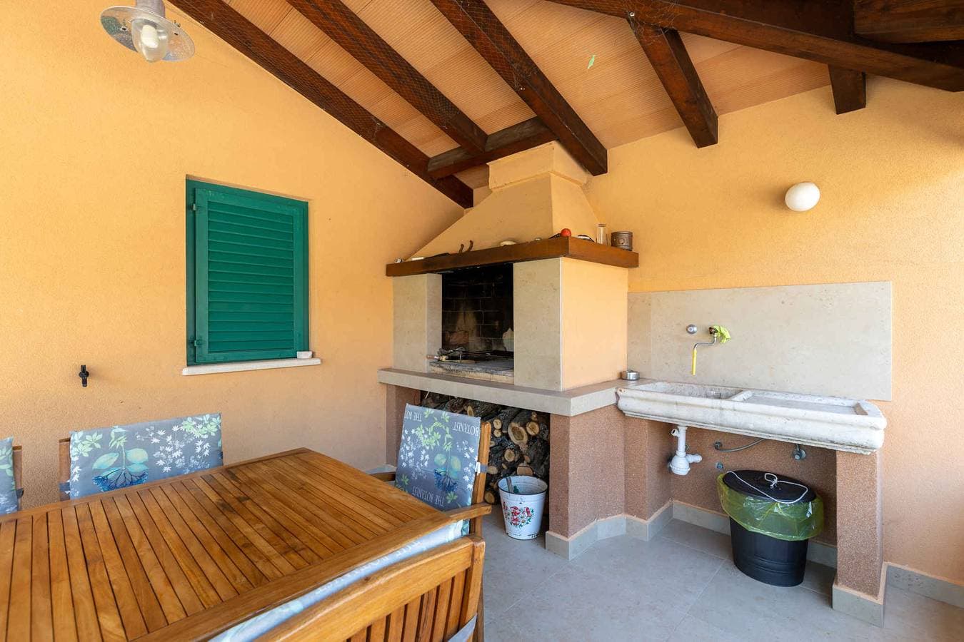 Foto 5 von 44: Villa mit Schwimmbad in einer ruhigen Gegend
