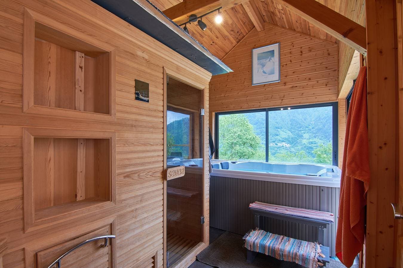 Foto 3 von 26: Chalet "La Traverse" mit Bergblick, Whirlpool & WLAN
