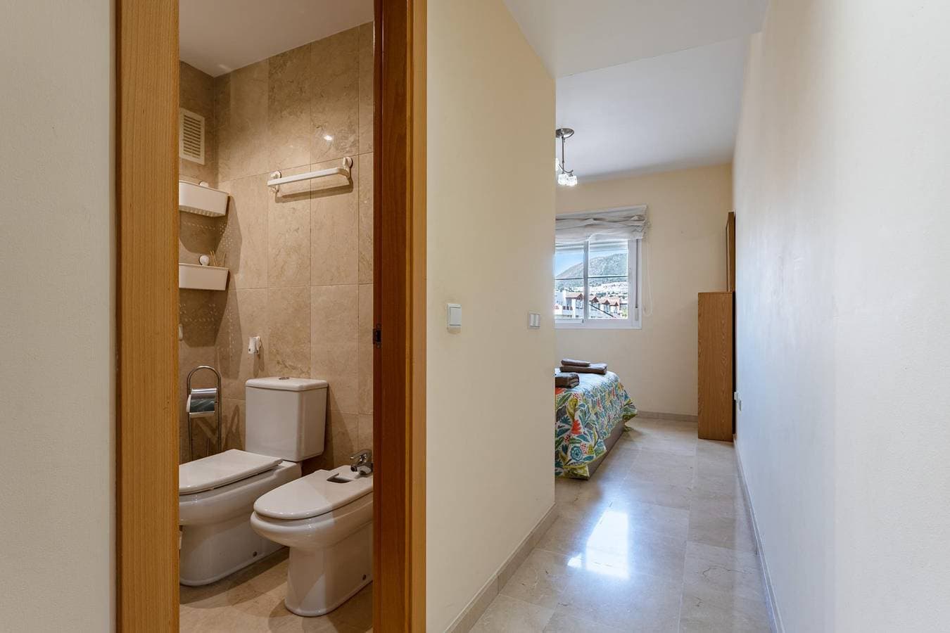Foto 12 von 23: Ferienwohnung für 4 Personen mit Seeblick