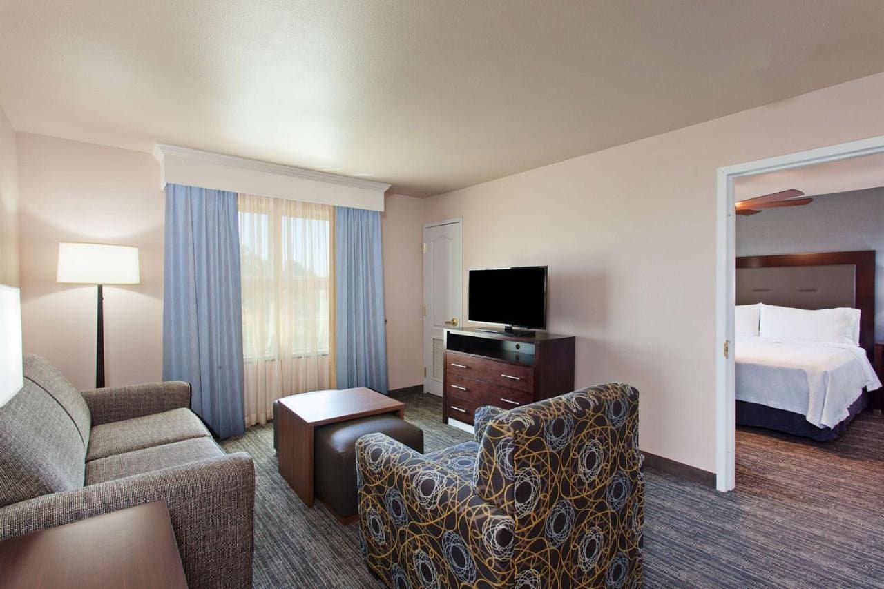 Foto 6 von 9: One-Bedroom Queen Suite with Two Queen Beds - Non-Smoking