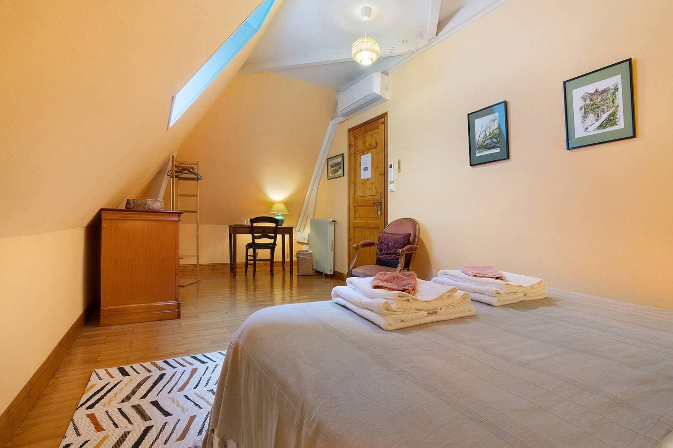 Foto 10 von 27: Gästezimmer 'Piscine, Parking, Clim, Wifi, Petit déjeuner, Jardin 4 ha, Hôtes parlent anglais'