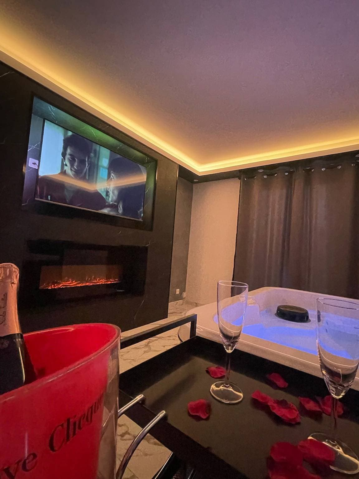 Foto 10 von 31: Ferienhaus 'La Casa De Lové Suite Jacuzzi' mit privatem Garten und WLAN
