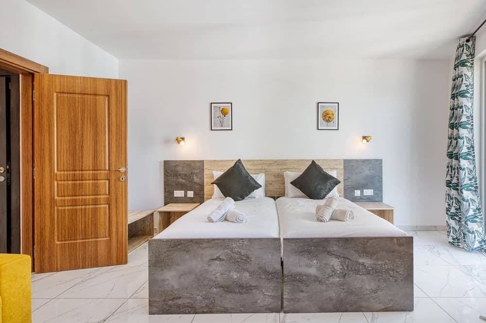 Foto 2 von 22: Seafront home opposite beach w/WIFI & AC in Qawra