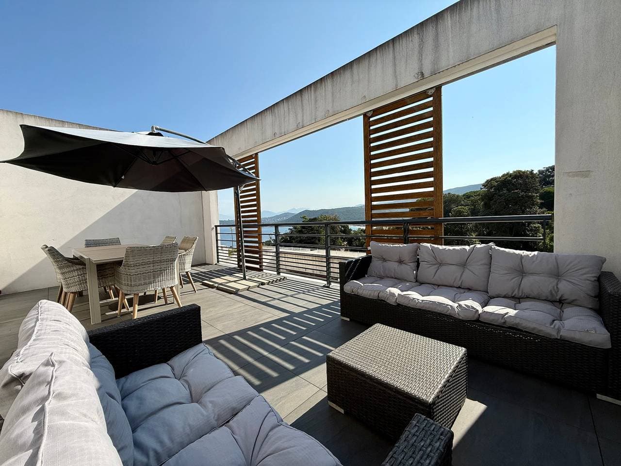 Foto 9 von 19: Ferienwohnung für 8 Personen mit Terrasse