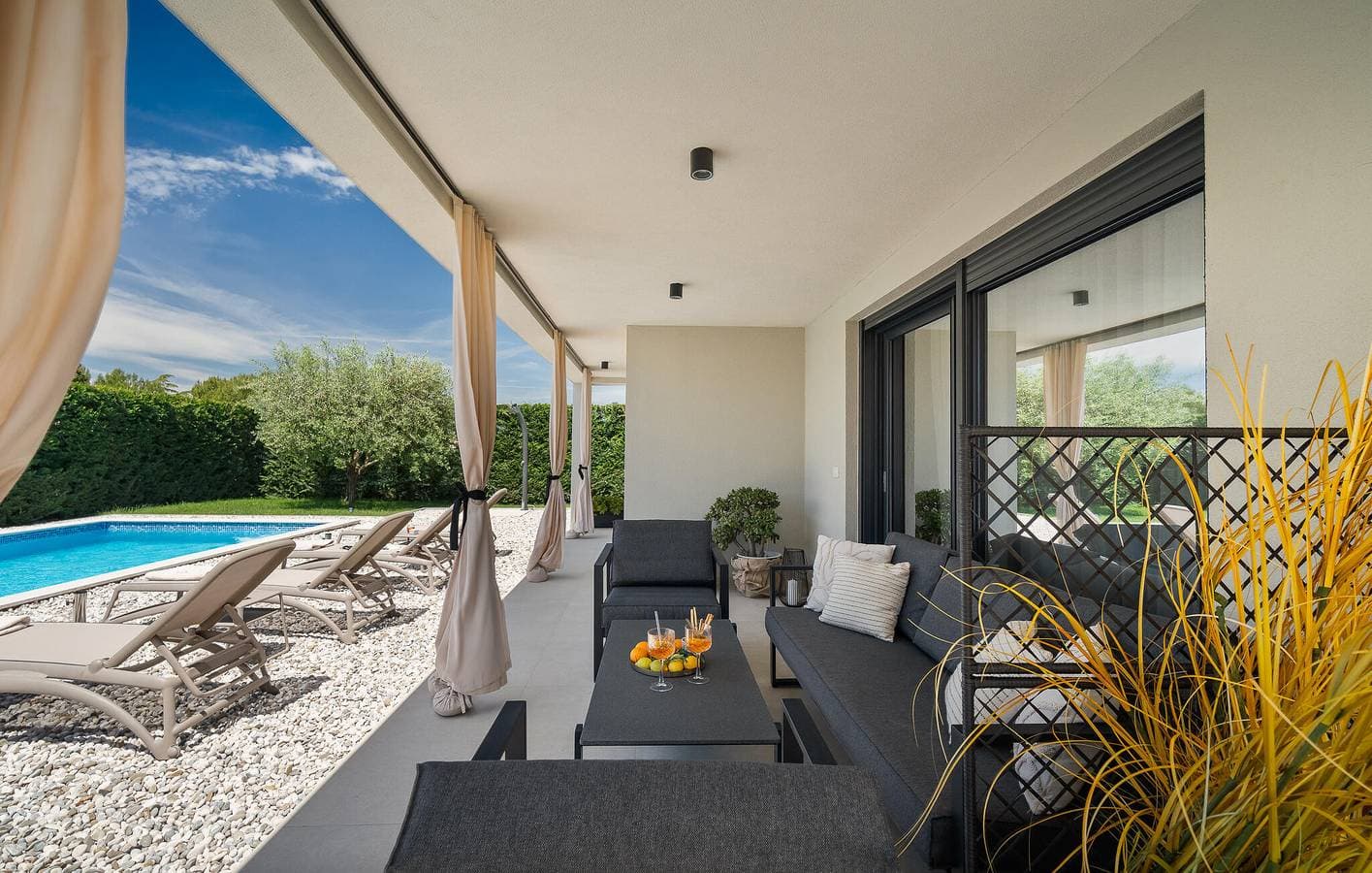 Foto 6 von 35: Gemütliche Ferienwohnung mit Pool, WLAN und Parkplatz in der Nähe des Stadtzentrums und von Captain Morgan