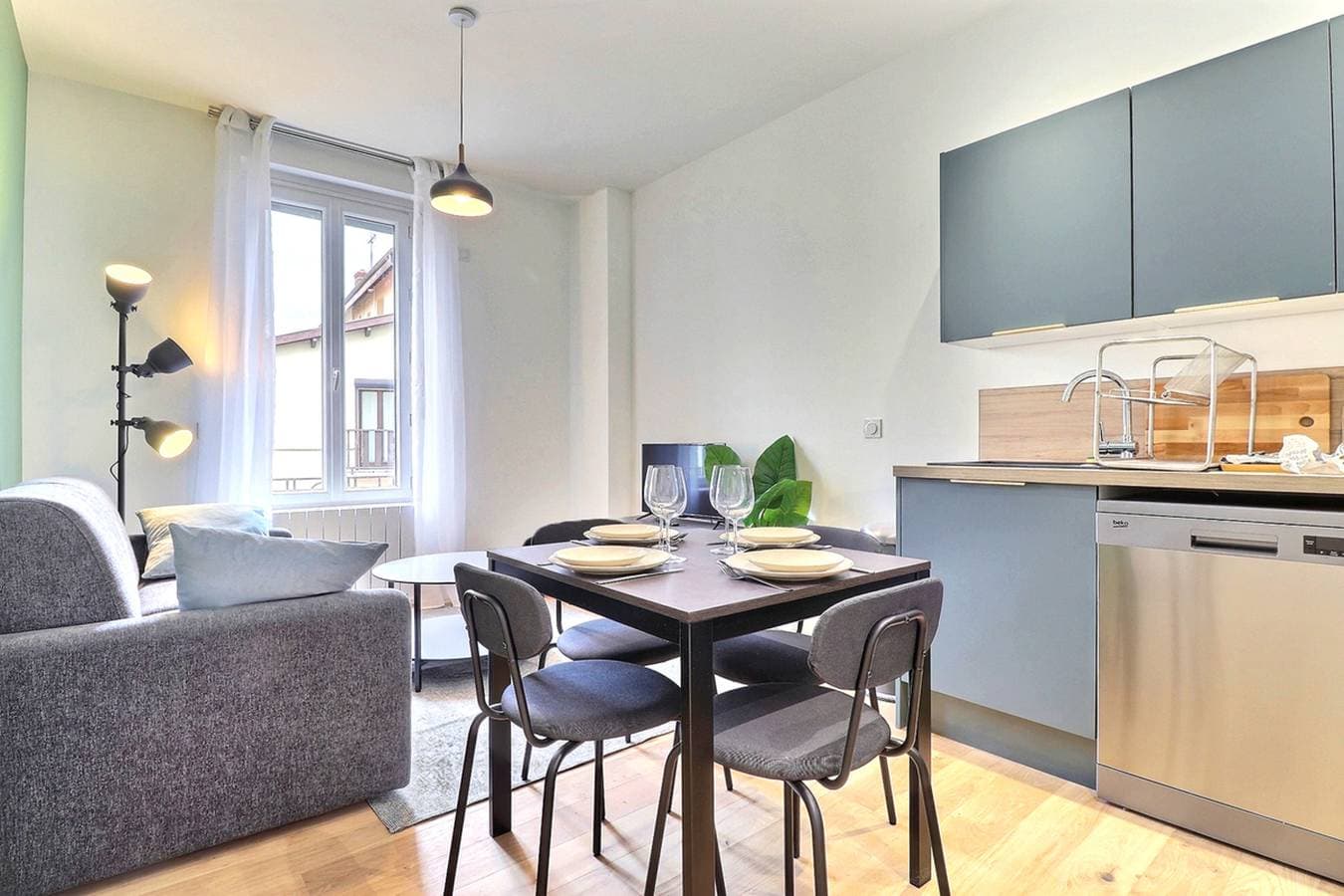 Foto 5 von 10: The Tavira - Magnificent renovated T2 apartment - Villeurbanne.