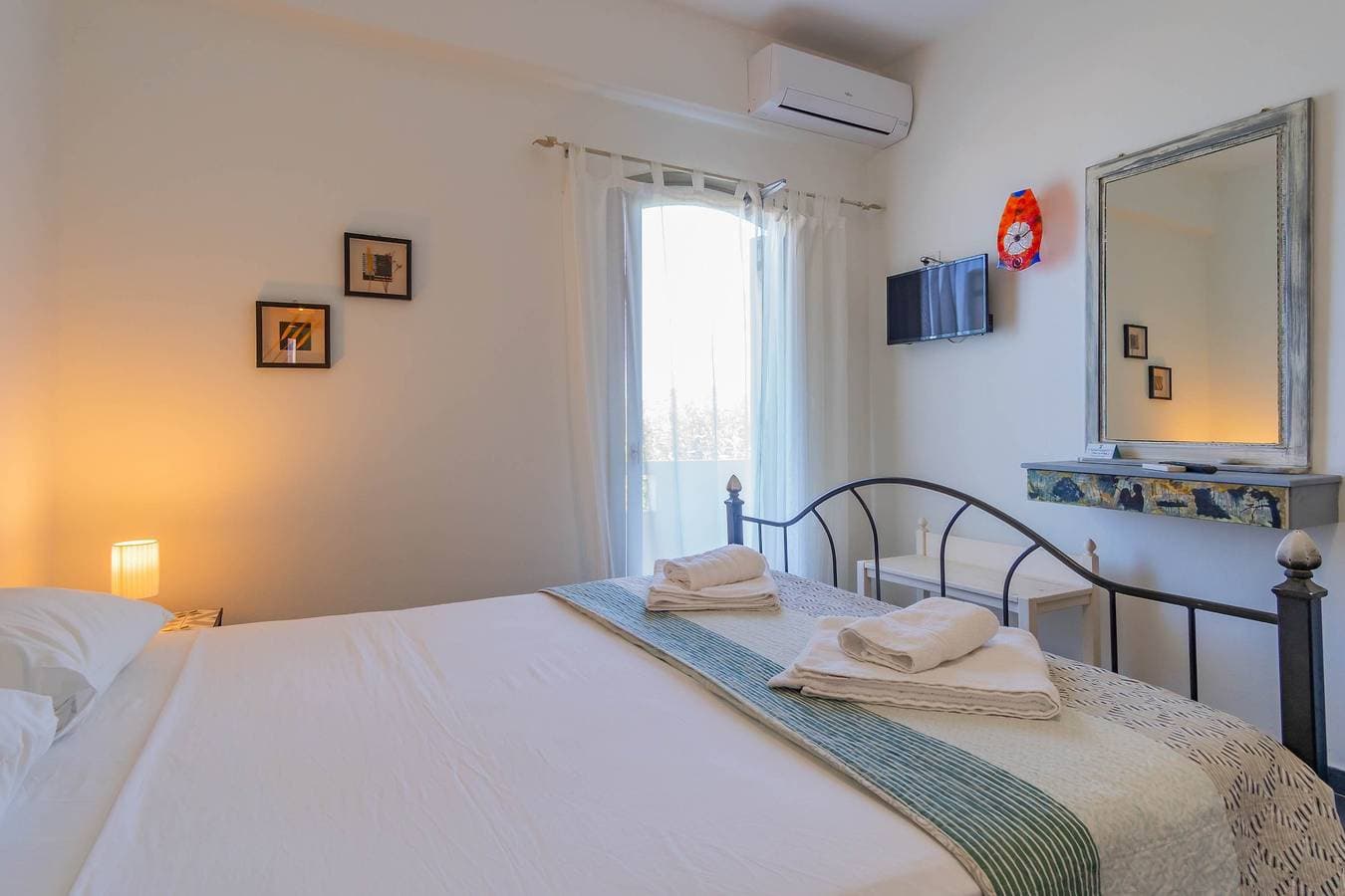 Foto 5 von 23: Elounda Christina Boutique Studios, Near the Sea