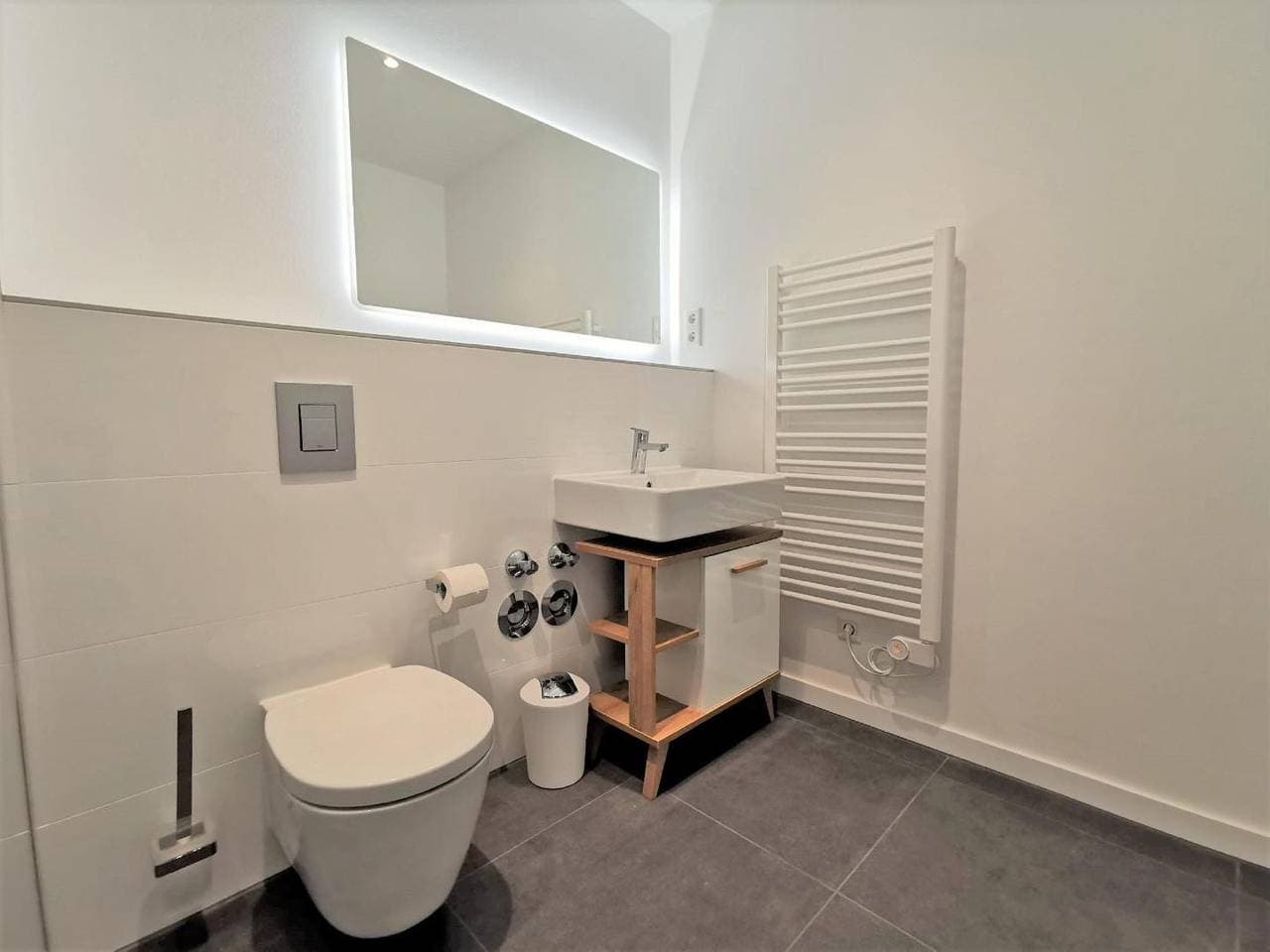 Foto 11 von 20: Moderne Ferienwohnung mit eigener Terrasse - Haus Inselwind FeWo MEERhafen