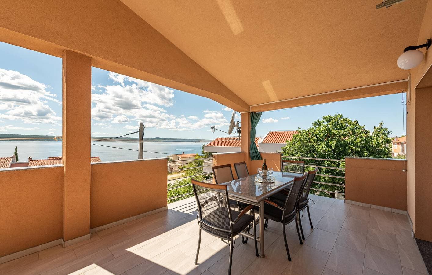 Foto 4 von 29: Gemütliche 1-Zimmer-Wohnung mit Terrasse, WLAN und Parkplatz in der Nähe von Novigradsko Mehr