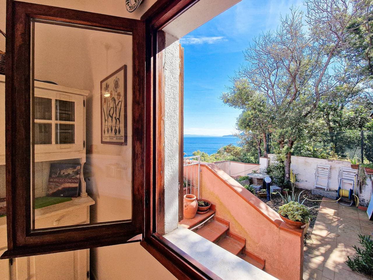 Foto 9 von 25: Ferienwohnung 'Trilocale Maestrale Beach' mit Meerblick, privater Terrasse & Klimaanlage