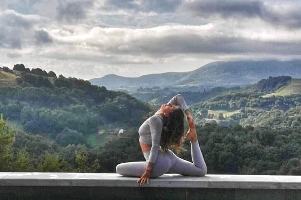 Spacious Ursuya studio with mountain views, spa & pool access 1