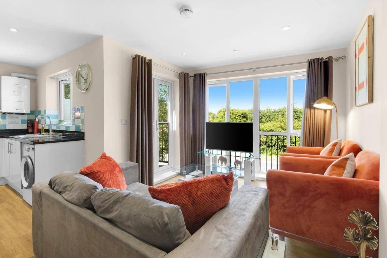Heathrow Living 2BDR 2BA Apt by 360 Stays - Apt 06 1
