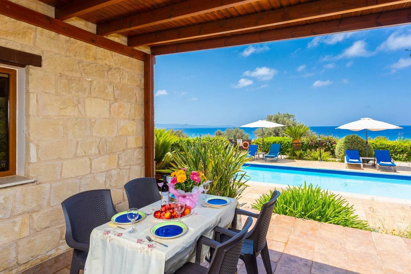 Foto 8 von 43: Villa für 6 Personen mit Balkon