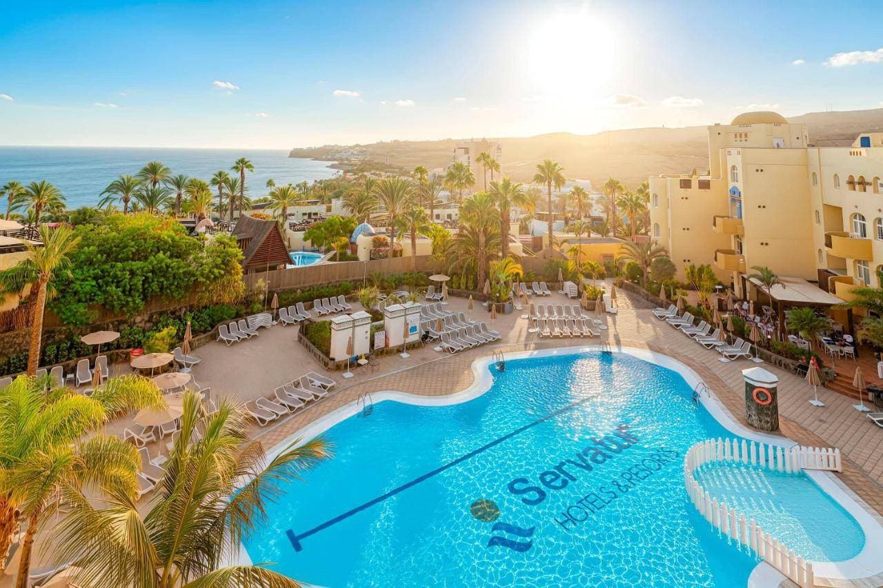 Foto 2 von 10: Studio with Balcony, North Side