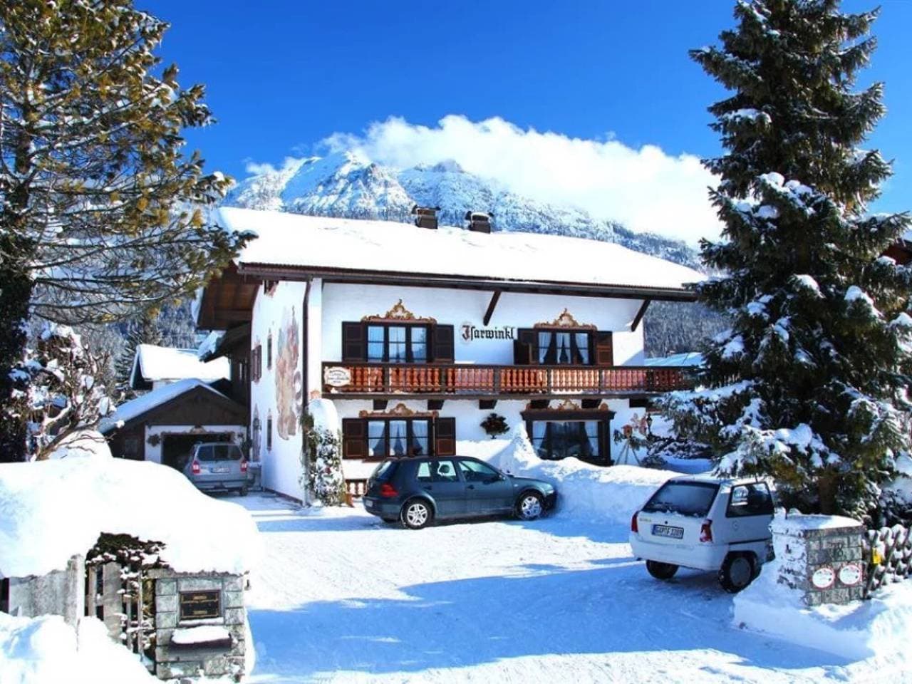 Foto 12 von 29: Ferienwohnung 'Nr. 2 Karwendel' mit Bergblick, Balkon und Wi-Fi