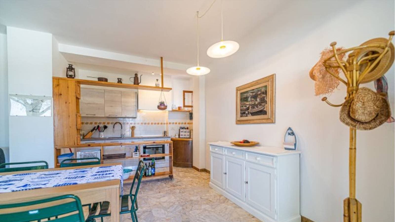 Foto 12 von 30: Ferienwohnung für 8 Personen mit Terrasse