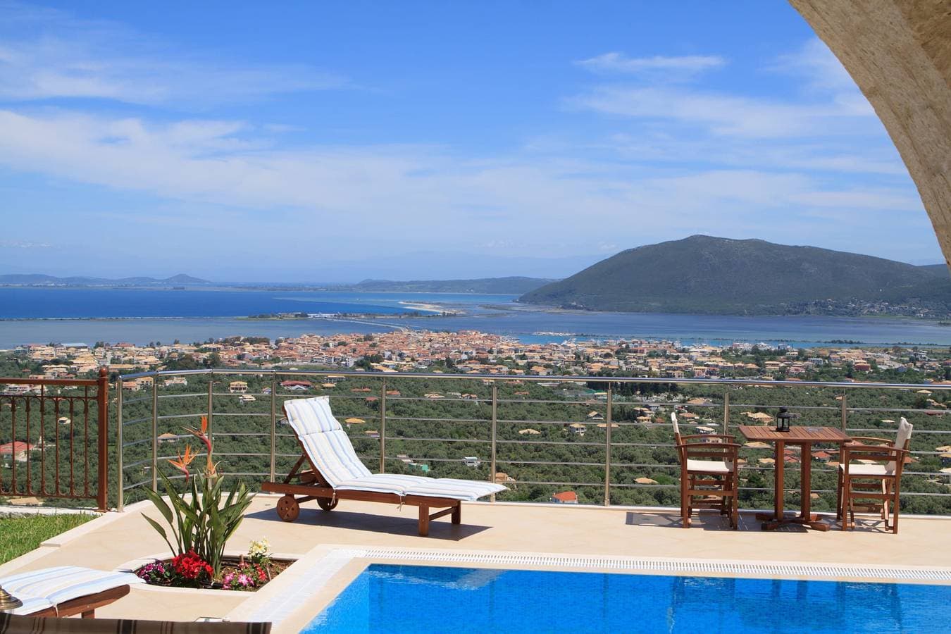 Luxuriöse Steinvilla mit aussergewöhnlicher Aussicht & Pool 1