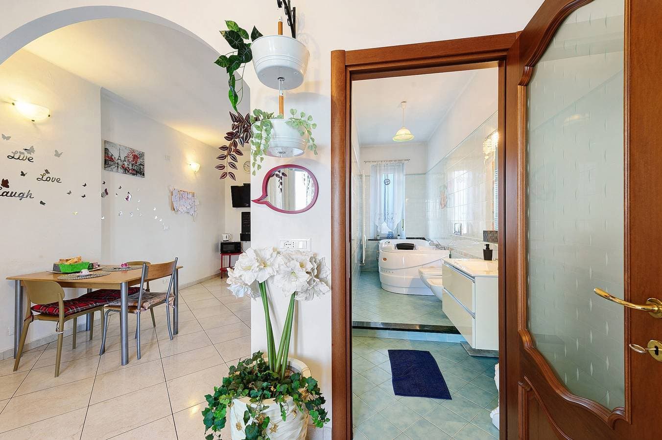 Foto 9 von 44: Ferienwohnung 'Sofìa' mit privater Terrasse, Balkon und Klimaanlage